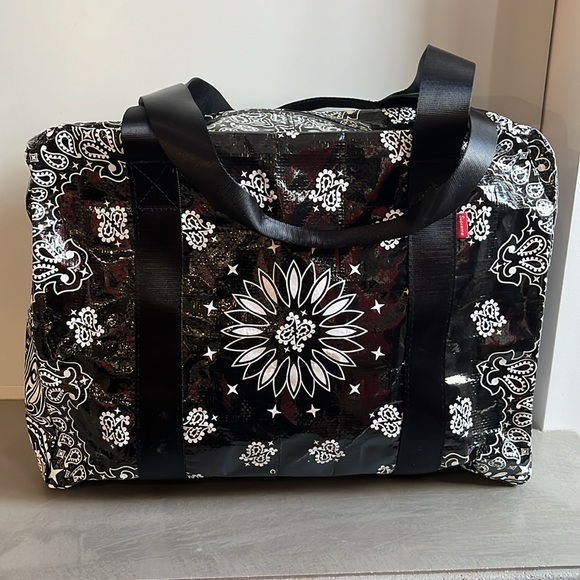 Supreme SS/21 Black Bandana Tarp Small Duffle Bag - Picture 4 of 13